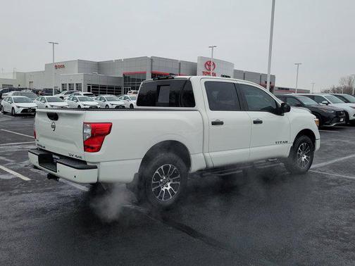 2023 Nissan Titan SV