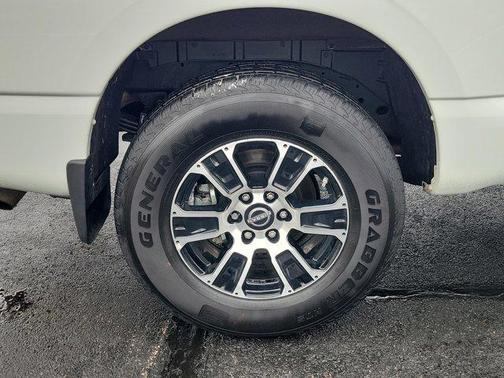 2023 Nissan Titan SV