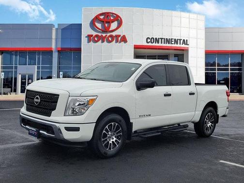 2023 Nissan Titan SV