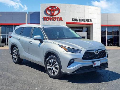 Celestial Silver Metallic 2025 Toyota Highlander XLE