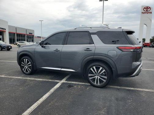 2024 Nissan Pathfinder Platinum 4WD