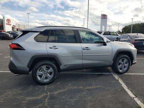 2025 Toyota RAV4 Hybrid XLE