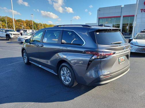 2025 Toyota Sienna XLE