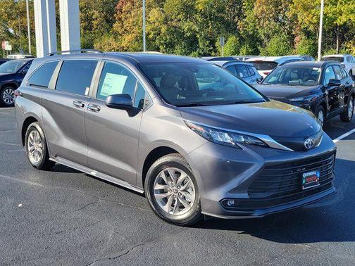 2025 Toyota Sienna XLE