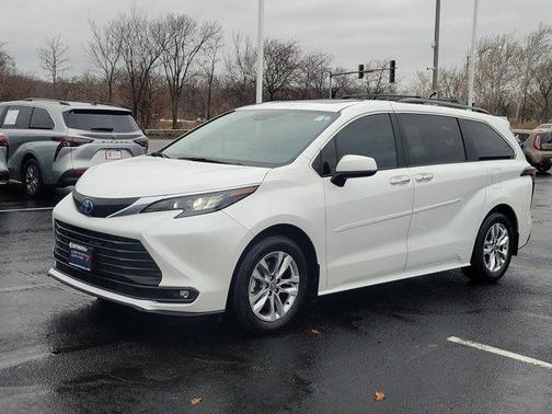 2025 Toyota Sienna XLE