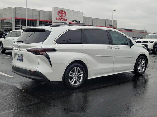 2025 Toyota Sienna XLE