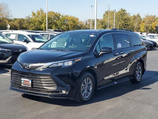 Midnight Black Metallic 2026 Toyota Sienna XLE