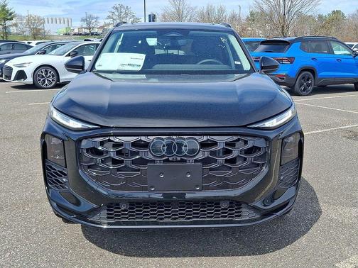 Mythos Black Metallic 2026 Audi Q3 TFSI quattro S tronic