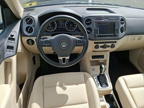 Night Blue 2016 Volkswagen Tiguan SE