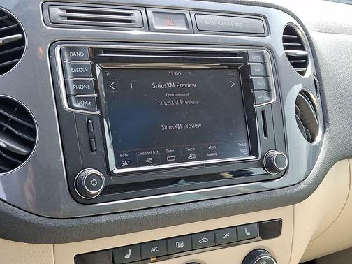 Night Blue 2016 Volkswagen Tiguan SE