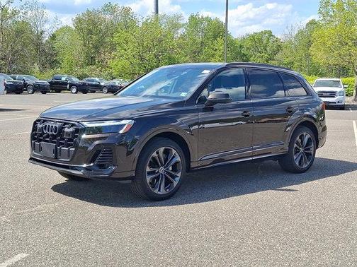 2025 Audi Q7 55 Premium Plus