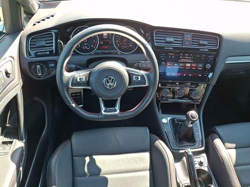Deep Black Pearl 2021 Volkswagen Golf 1.4T TSI