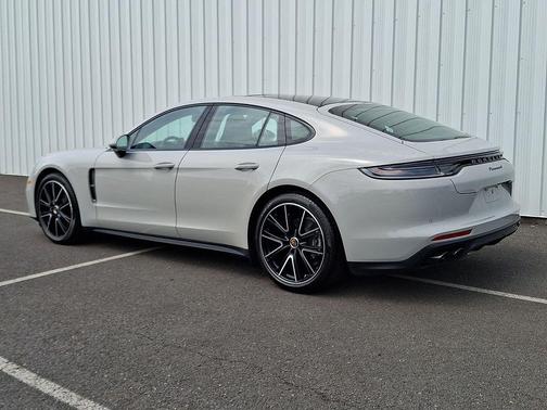 Chalk 2022 Porsche Panamera 4 Platinum Edition