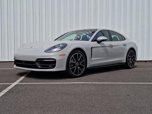 Chalk 2022 Porsche Panamera 4 Platinum Edition