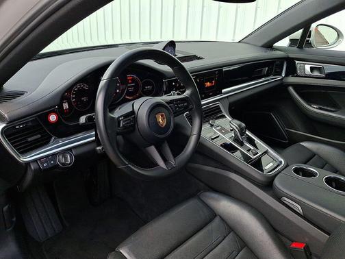 Chalk 2022 Porsche Panamera 4 Platinum Edition
