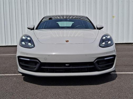 Chalk 2022 Porsche Panamera 4 Platinum Edition