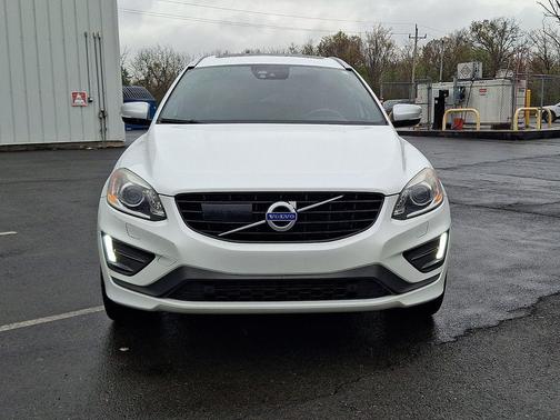 Crystal White Pearl 2016 Volvo XC60 T6 R-Design Platinum