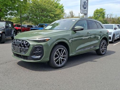 District Green Metallic 2026 Audi Q5 Premium Plus TFSI quattro S tronic