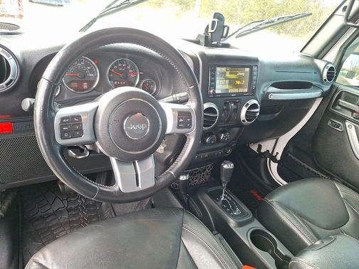 Bright White Clearcoat 2017 Jeep Wrangler Rubicon