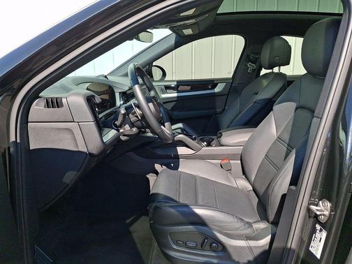 Chromite Black Metallic 2025 Porsche Cayenne Cayenne E-Hybrid