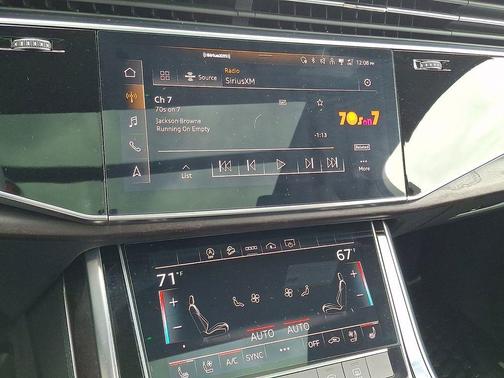 Waitomo Blue Metallic 2023 Audi Q7 55 Premium Plus