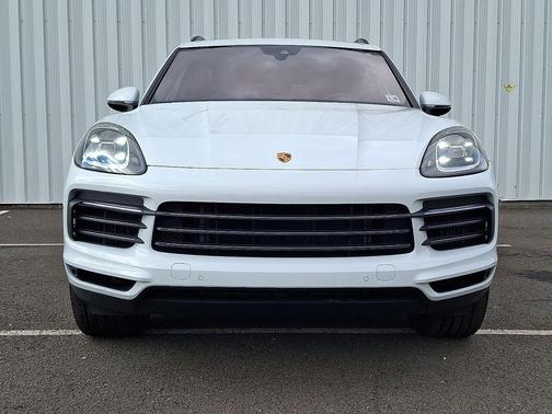 Carrara White 2023 Porsche Cayenne Platinum Edition