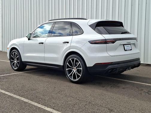 Carrara White 2023 Porsche Cayenne Platinum Edition