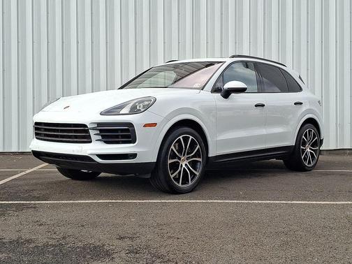 Carrara White 2023 Porsche Cayenne Platinum Edition