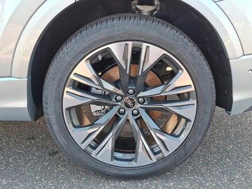 2025 Audi Q8 55 Premium Plus