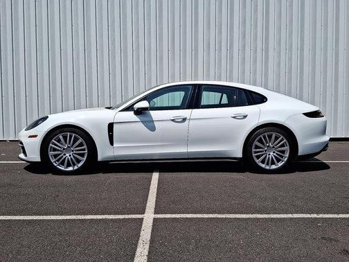 2020 Porsche Panamera RWD