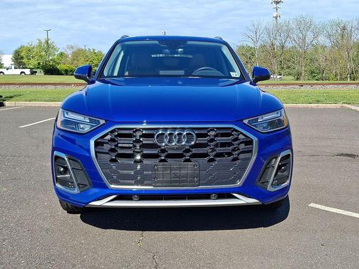 Ultra Blue Metallic 2023 Audi Q5 e 55 S line Premium Plus