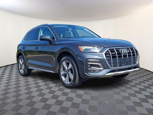 Manhattan Gray Metallic 2023 Audi Q5 40 Premium Plus