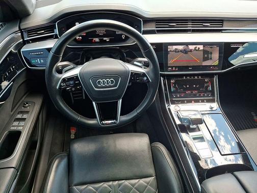 Mythos Black Metallic 2022 Audi S8 4.0T