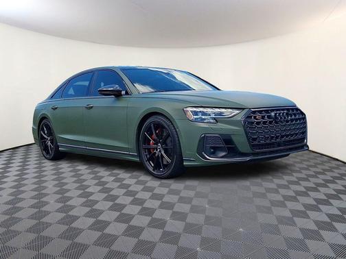 Mythos Black Metallic 2022 Audi S8 4.0T