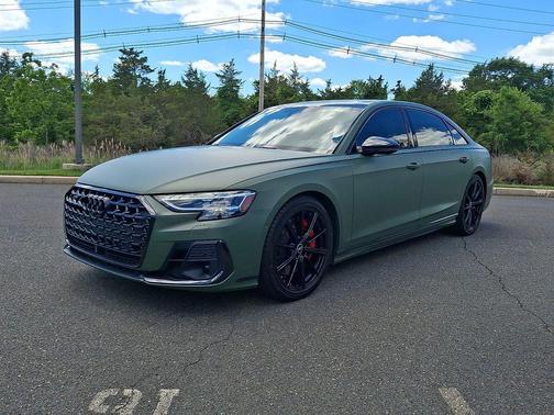 Mythos Black Metallic 2022 Audi S8 4.0T