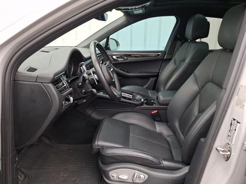 Chalk 2023 Porsche Macan Macan