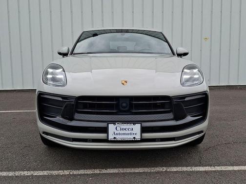 Chalk 2023 Porsche Macan Macan