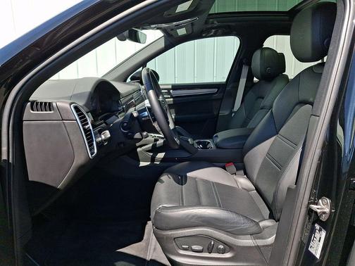 Black 2023 Porsche Cayenne Platinum Edition