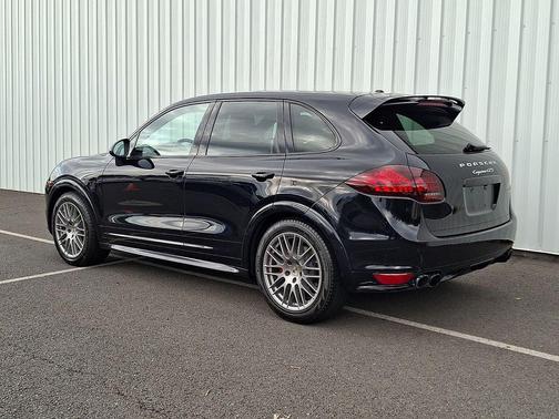 Jet Black Metallic 2013 Porsche Cayenne Cayenne