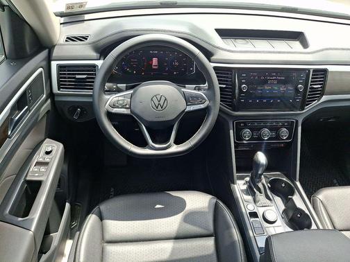 Pure White 2023 Volkswagen Atlas 2.0T SE w/Technology 4MOTION