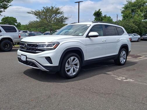 Pure White 2023 Volkswagen Atlas 2.0T SE w/Technology 4MOTION