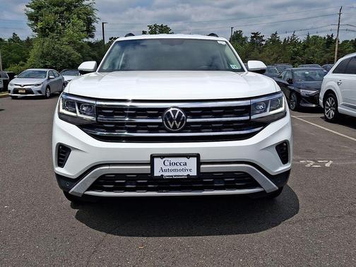 Pure White 2023 Volkswagen Atlas 2.0T SE w/Technology 4MOTION