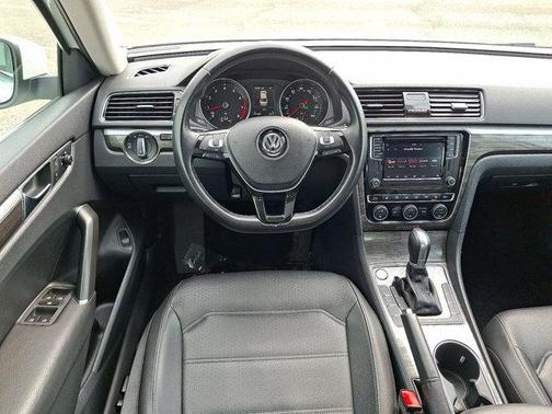 2018 Volkswagen Passat 2.0T SE