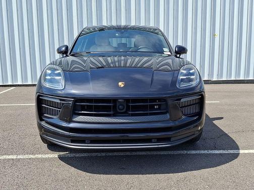 Jet Black Metallic 2023 Porsche Macan Macan