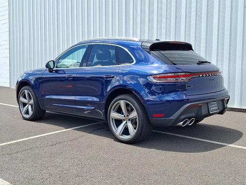 2025 Porsche Macan Base