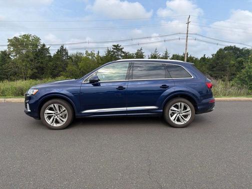 Navarra Blue Metallic 2022 Audi Q7 55 Premium Plus