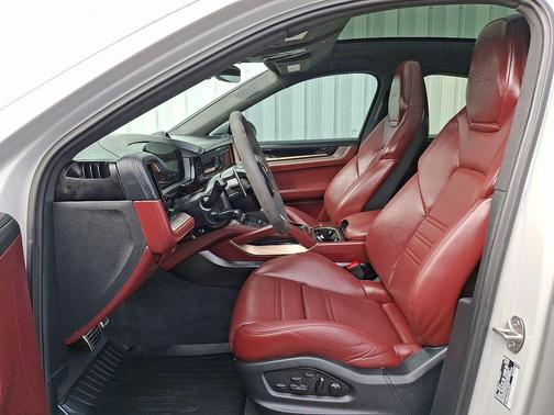 Chalk 2025 Porsche Cayenne Cayenne Turbo E-Hybrid