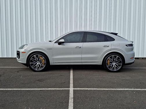 Chalk 2025 Porsche Cayenne Cayenne Turbo E-Hybrid