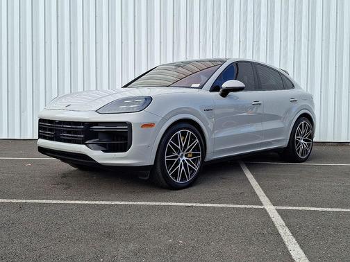 Chalk 2025 Porsche Cayenne Cayenne Turbo E-Hybrid