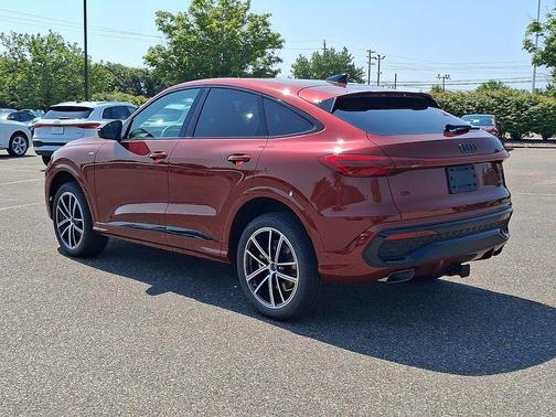 Grenadine Red Metallic 2026 Audi Q5 Sportback Premium Plus TFSI quattro S tronic